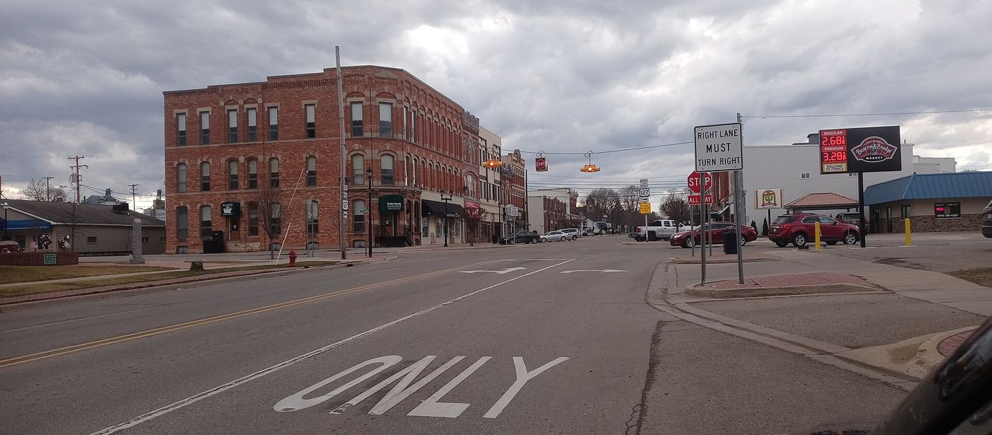 Brick business block and street in downtown Ithaca, Michigan